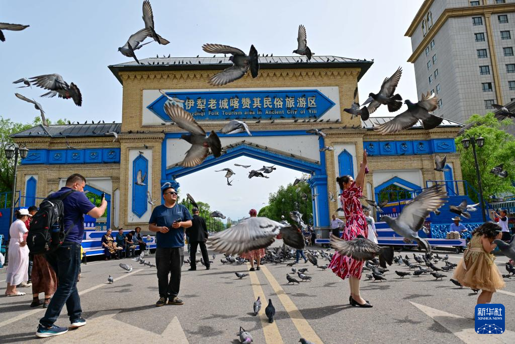 新疆伊宁：旅游市场持续升温
