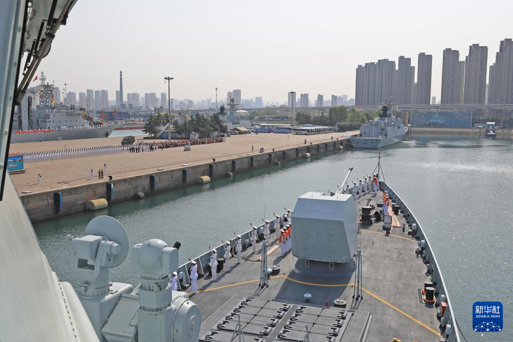 中国海军第45批护航编队完成任务返回青岛