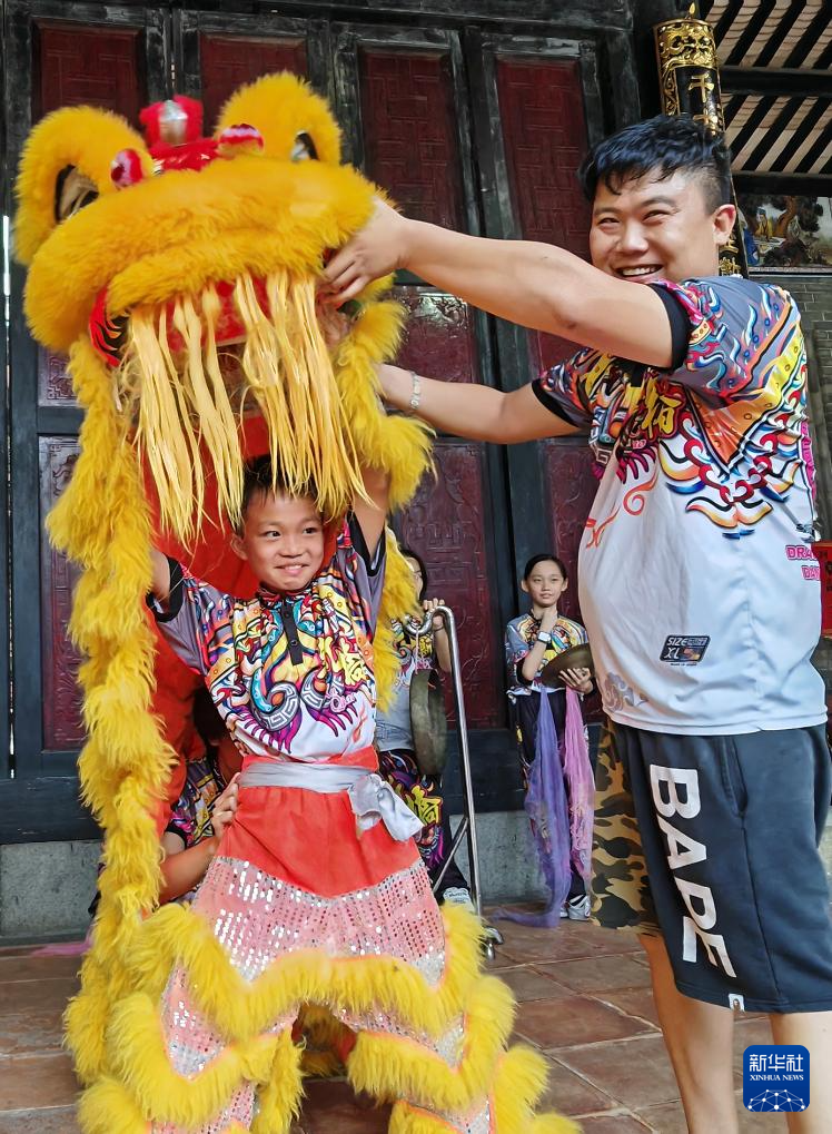 “醒狮少年”舞起来