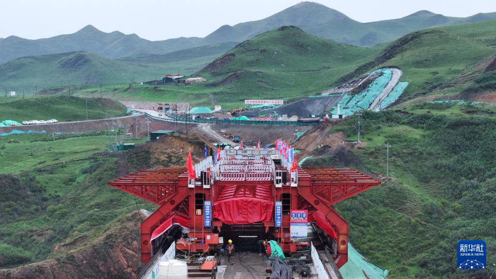 西成铁路甘肃段建设加速推进