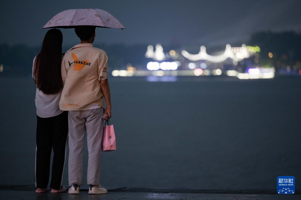 “尔滨人”的生活仪式感：“上江沿儿”乐享夏日闲趣