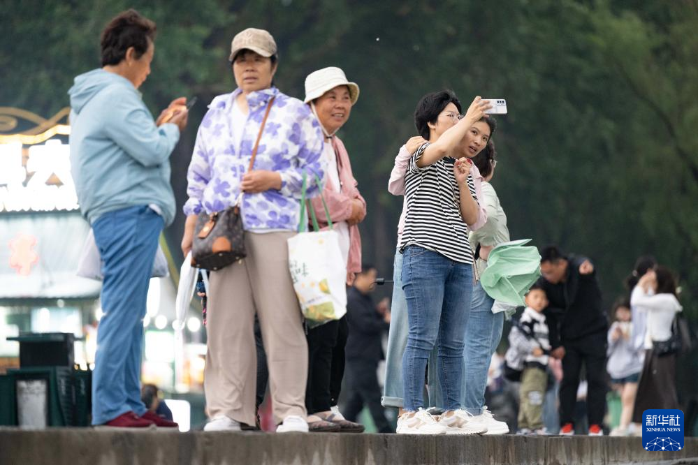 “尔滨人”的生活仪式感：“上江沿儿”乐享夏日闲趣