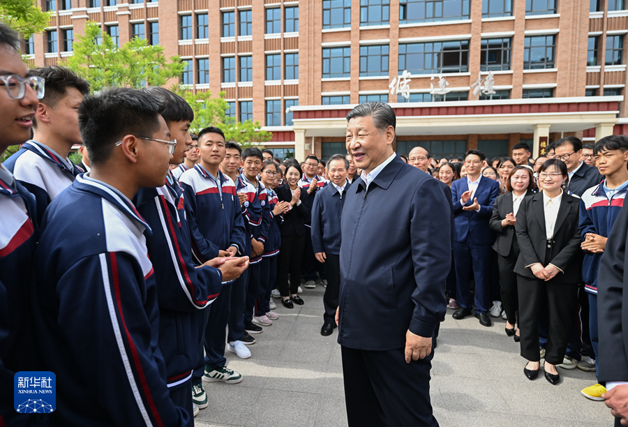 习近平在青海考察