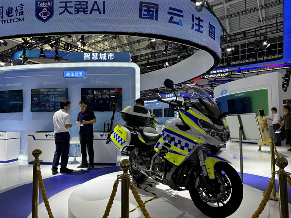 2024世界智能产业博览会观察:智慧生活触手可及(图2) 2024世界智能产业博览会观察:智慧生活触手可及(图2)