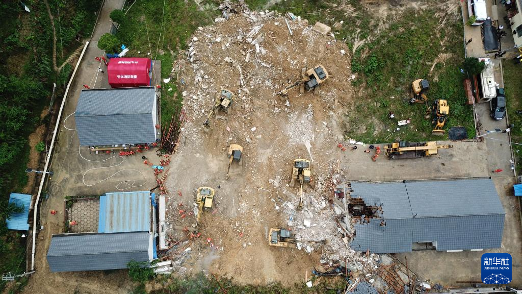 湖南新晃突发山体滑坡致8人遇难
