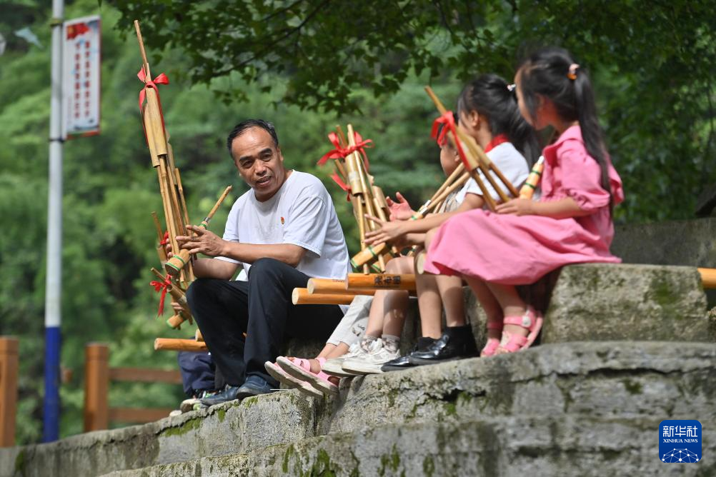 必威广西：校园开满“团结花”(图10)