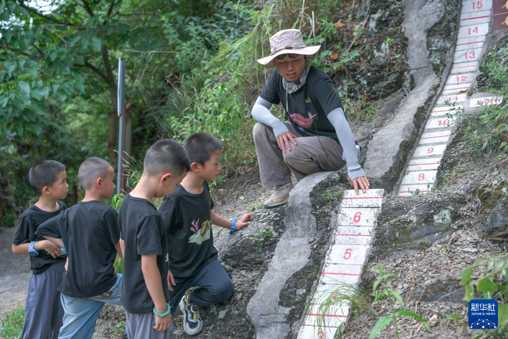 在苗岭深处讲述古生物故事