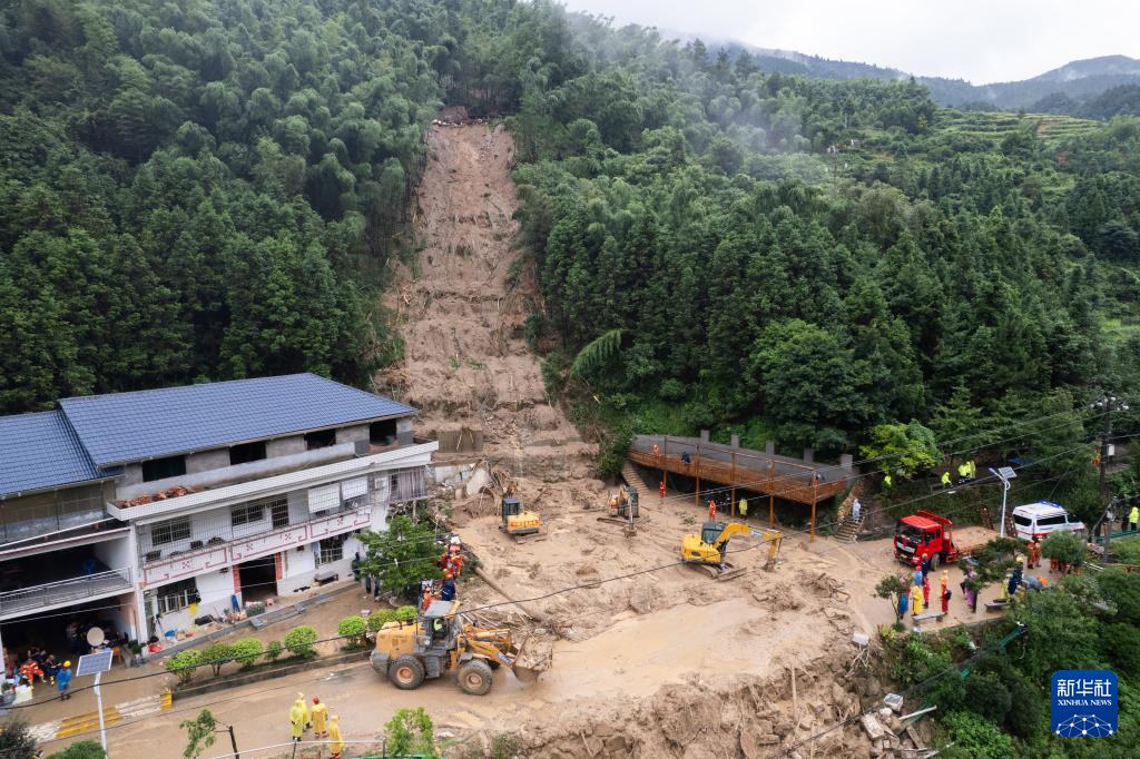 湖南衡阳南岳区突发山体滑坡已致15人遇难 现场救援结束