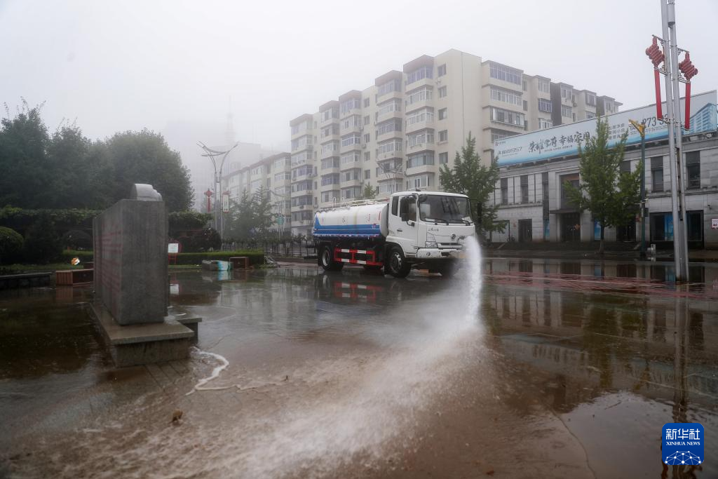 聚焦防汛抗洪｜辽宁丹东：逐步清淤复产 市民生活平稳有序