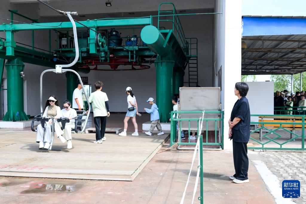 四季中国｜沙漠增绿又生金 一名返乡大学生的“库布其情缘”