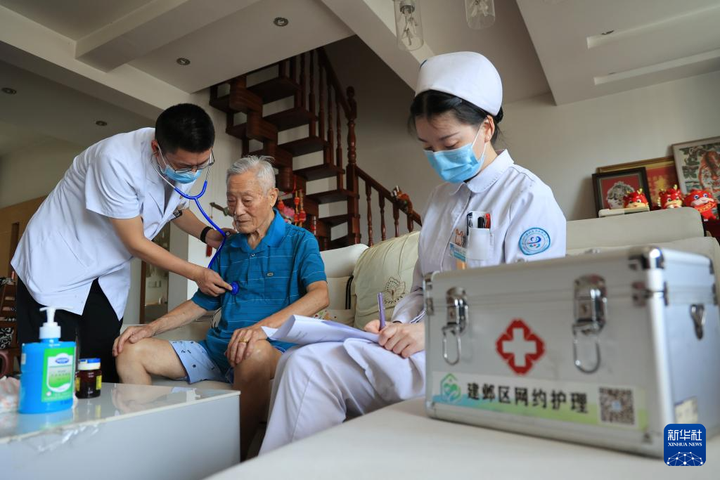 家庭医生当好居民健康“守门人”——江苏南京加快打通居民健康管理服务“最后一公里”