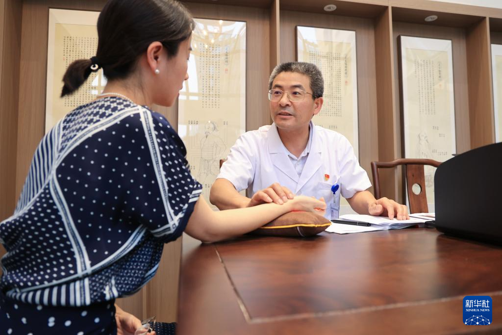 家庭医生当好居民健康“守门人”——江苏南京加快打通居民健康管理服务“最后一公里”