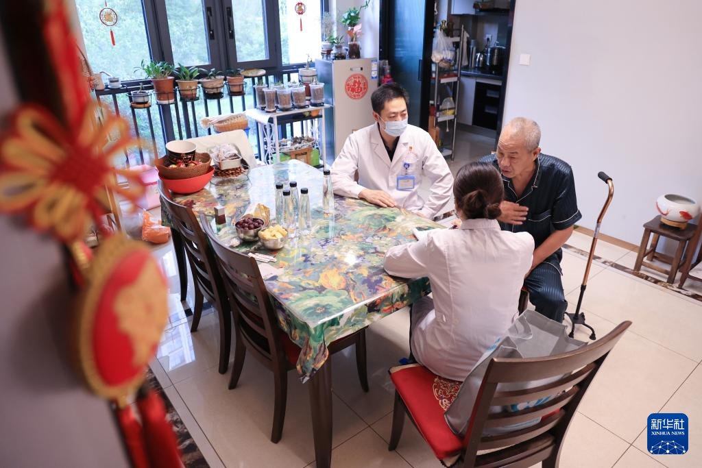 家庭医生当好居民健康“守门人”——江苏南京加快打通居民健康管理服务“最后一公里”