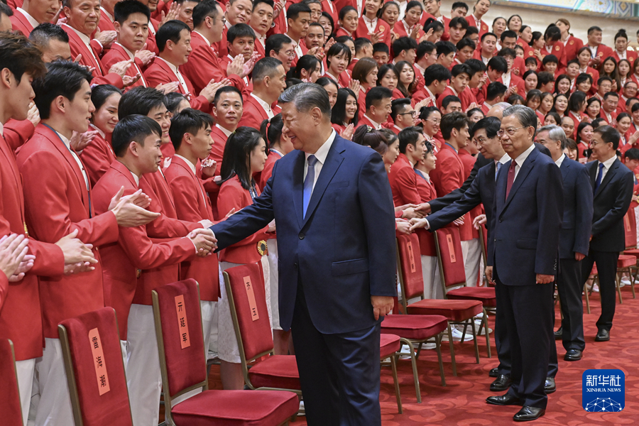 习近平接见第33届奥运会中国体育代表团 赵乐际王沪宁蔡奇李希韩正参加接见