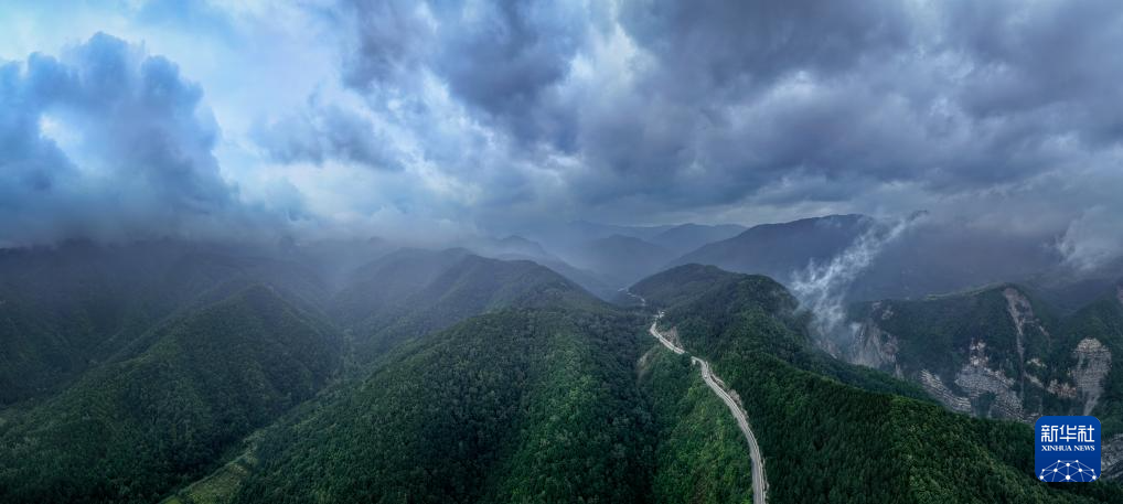 六盘烟雨