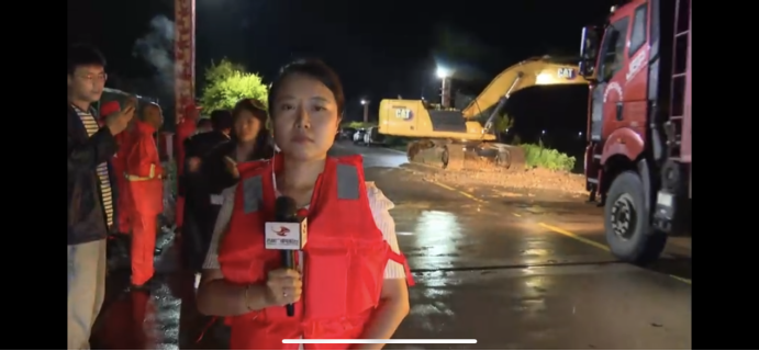 谢谢你，抗洪一线的新闻人！