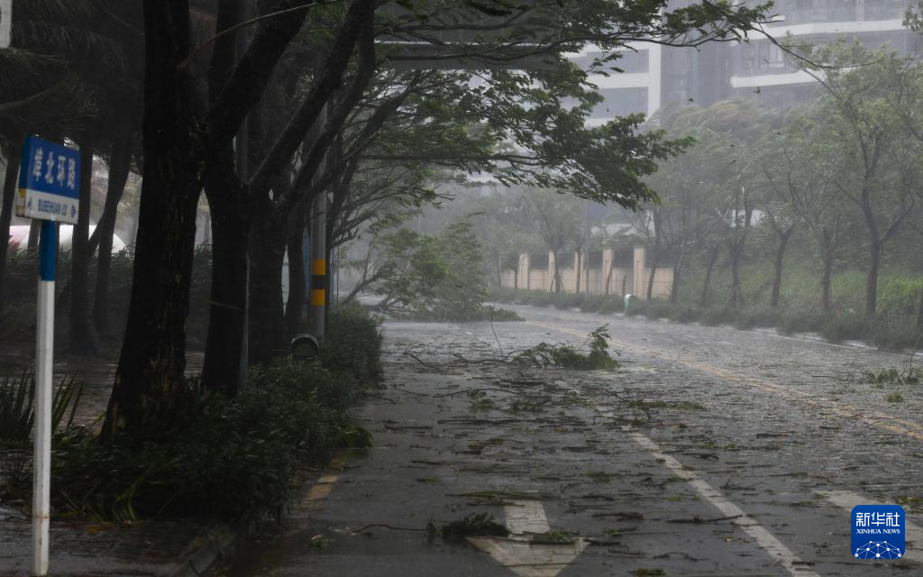 “摩羯”登陆海南文昌 风力超17级