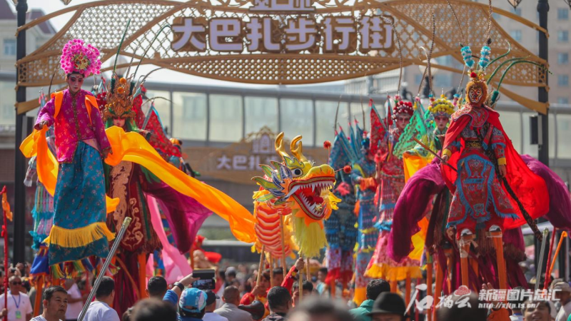 《新疆影像志》第十三辑 月亮代表我的心