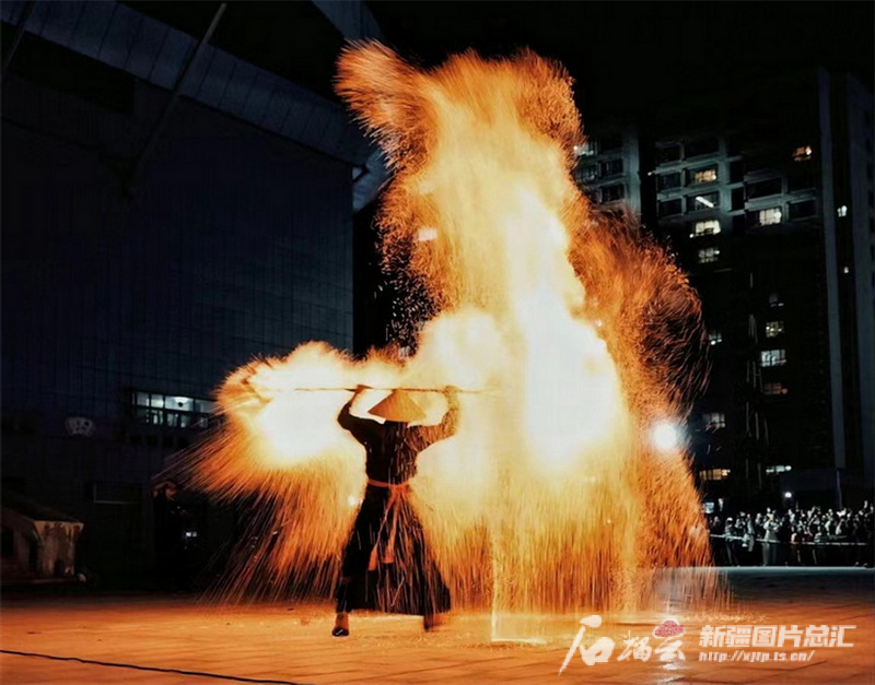 《新疆影像志》第十三辑 月亮代表我的心