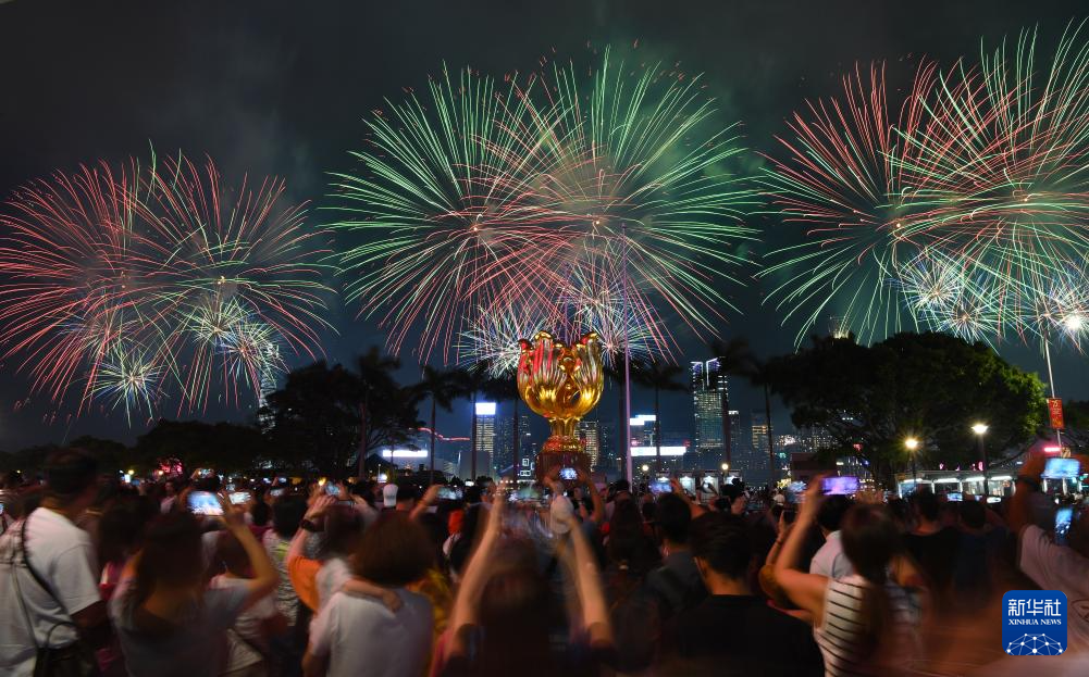 香港举行国庆烟花汇演