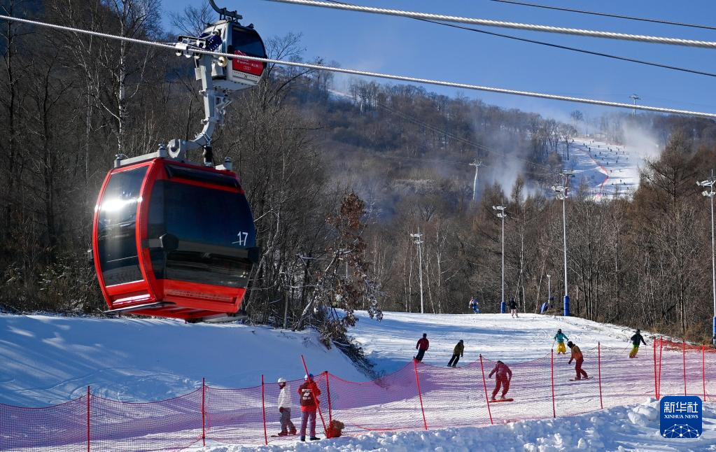 中国长白山区全面开启新雪季