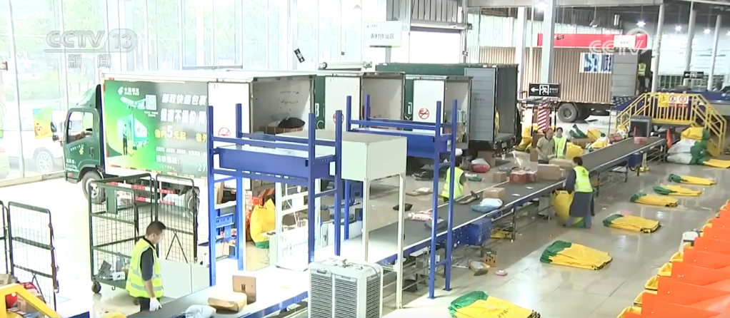 4.5万个、123万公里……农村公路网持续织密 铺就乡村振兴“快车道”