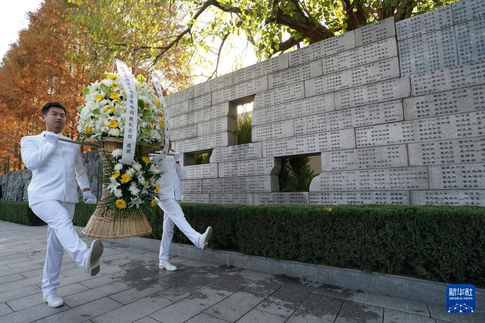 南京举行大屠杀死难者家庭祭告活动