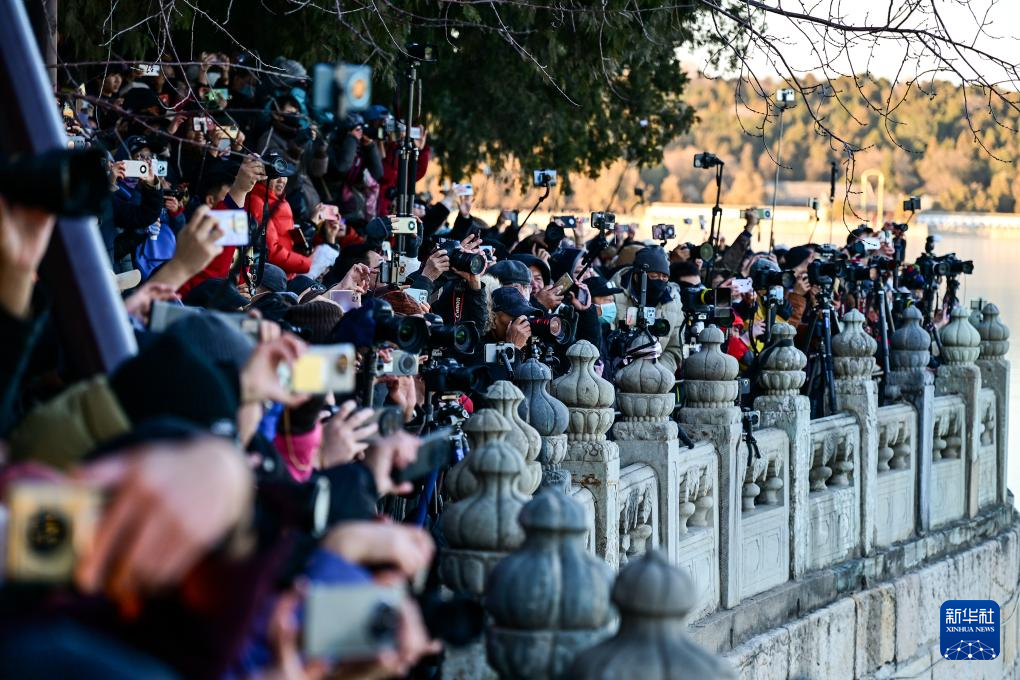 颐和园“金光穿洞”奇景引客来