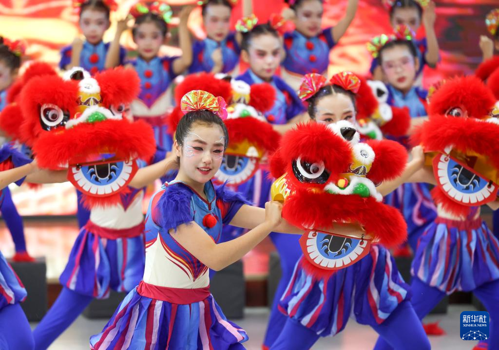 乌鲁木齐：载歌载舞迎新年