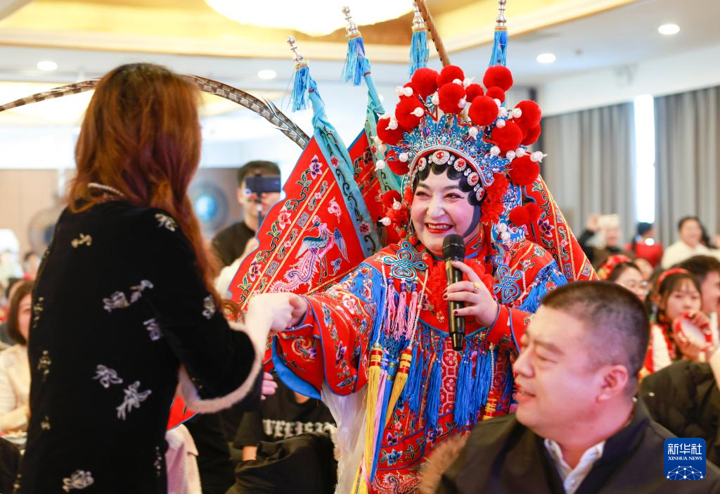 乌鲁木齐：载歌载舞迎新年