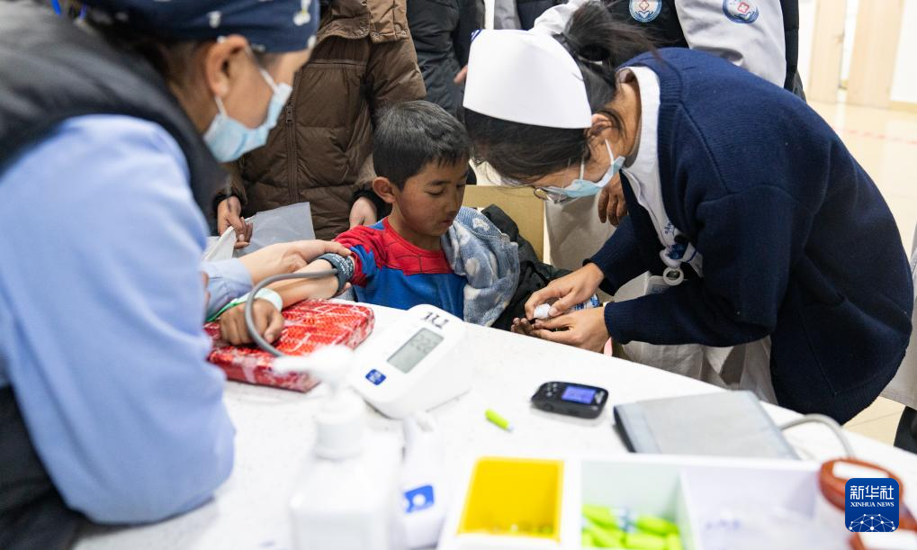 全力救治定日县6.8级地震伤员