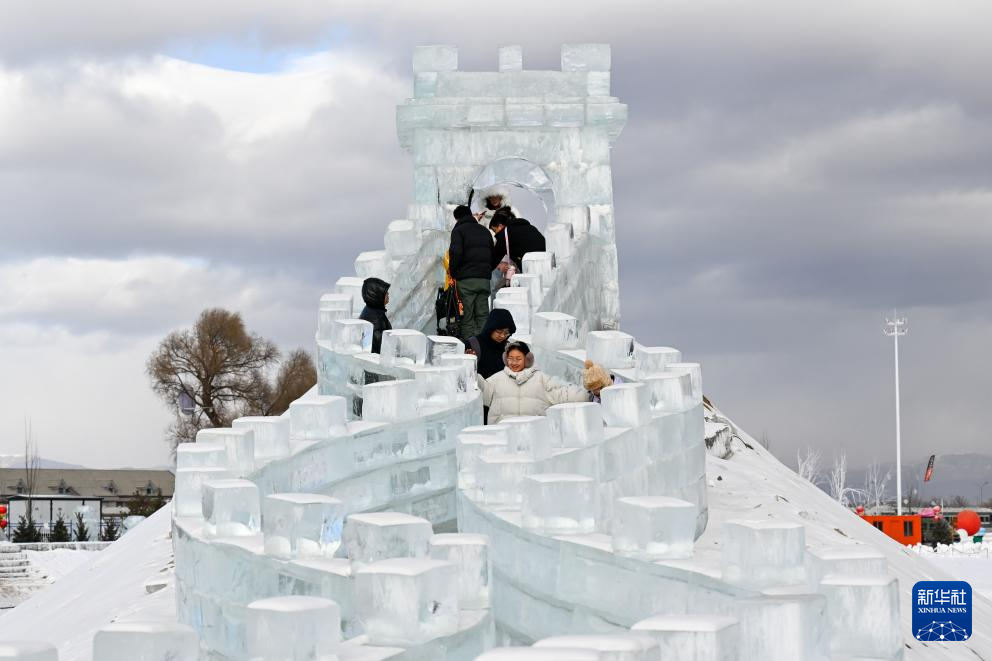 呼和浩特：冰雪乐园引客来