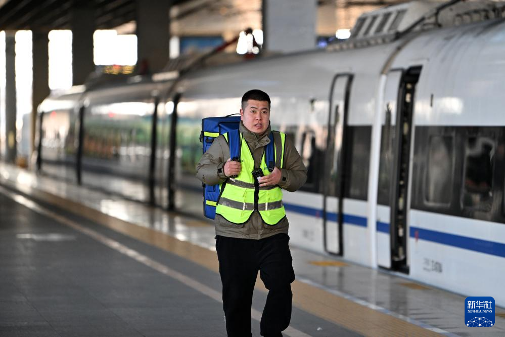 守护春运 铁路人的“十八般武艺”