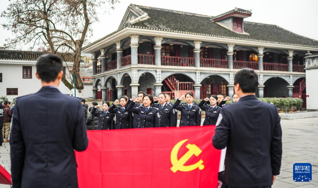 新华社政论丨历史的回响 前行的力量——写在遵义会议召开90周年之际