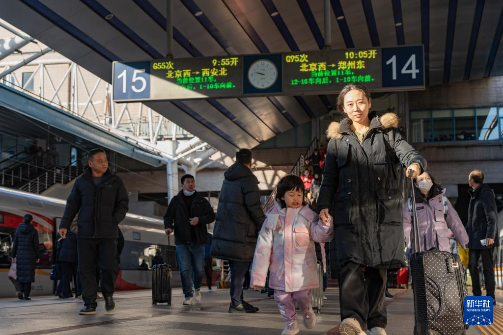 镜观中国丨春运启幕 向爱奔赴