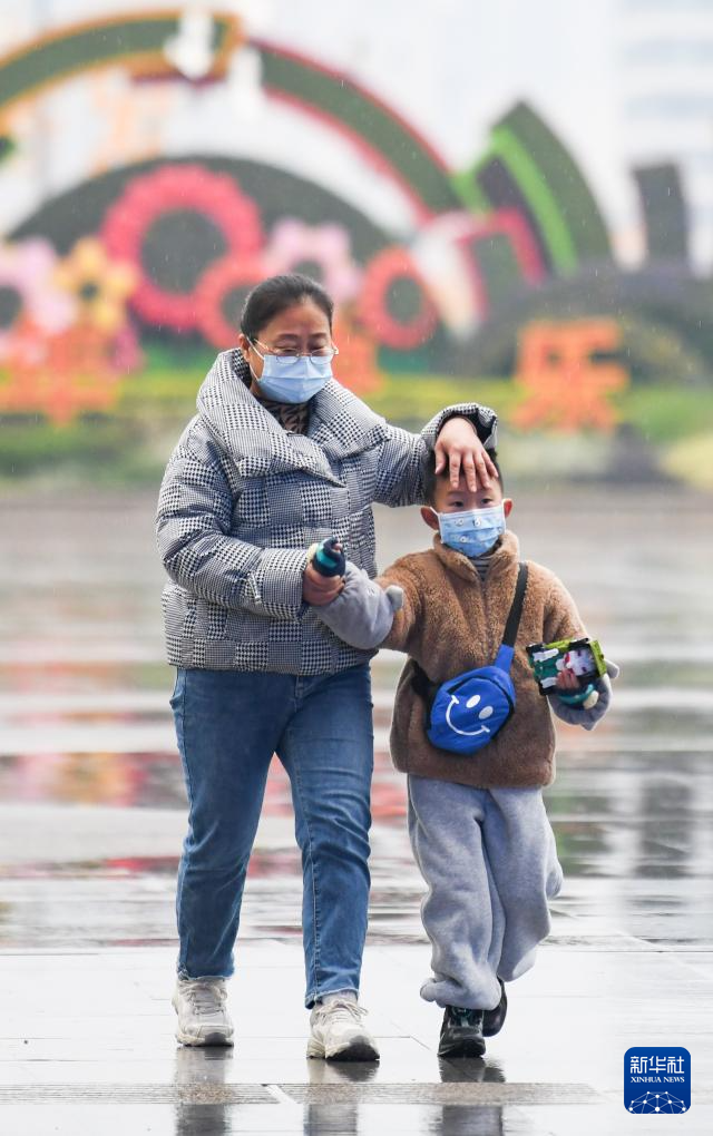 镜观中国丨春运启幕 向爱奔赴