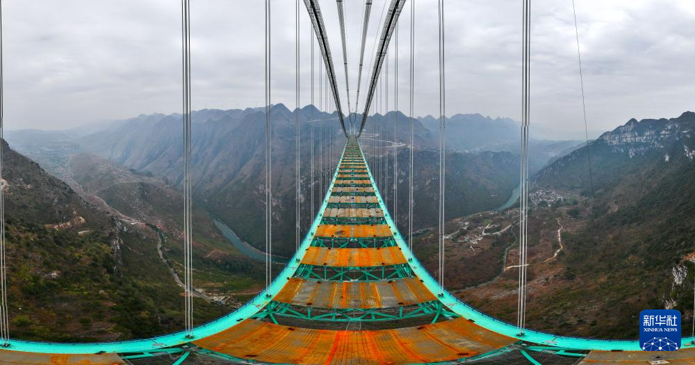 新春走基层｜合龙在即，在建世界第一高桥钢桁梁拼装完成