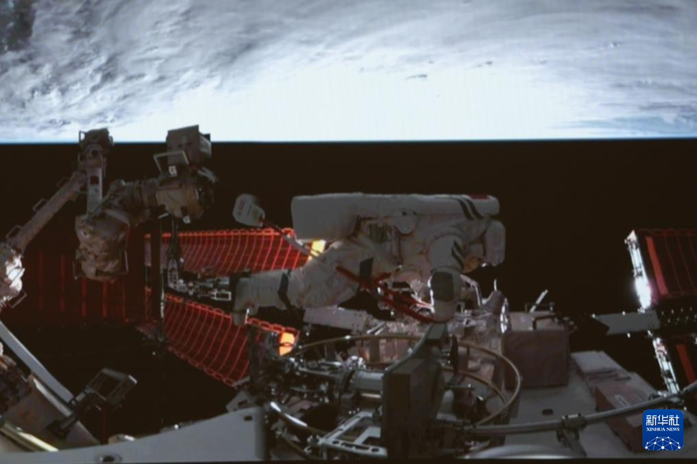 神舟十九号航天员乘组圆满完成第二次出舱活动 神舟十九号航天员乘组圆满完成第二次出舱活动