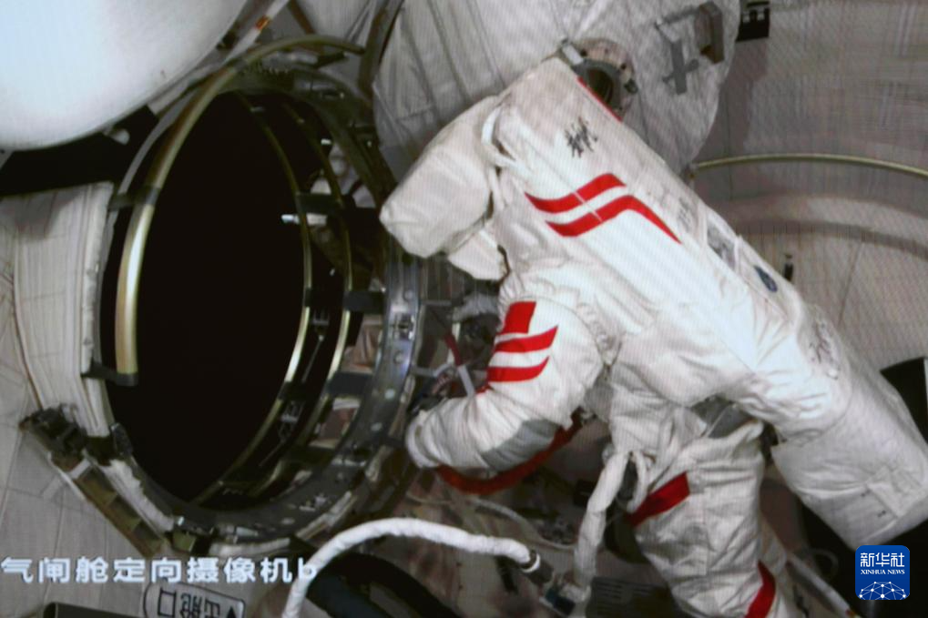 神舟十九号航天员乘组圆满完成第二次出舱活动 神舟十九号航天员乘组圆满完成第二次出舱活动