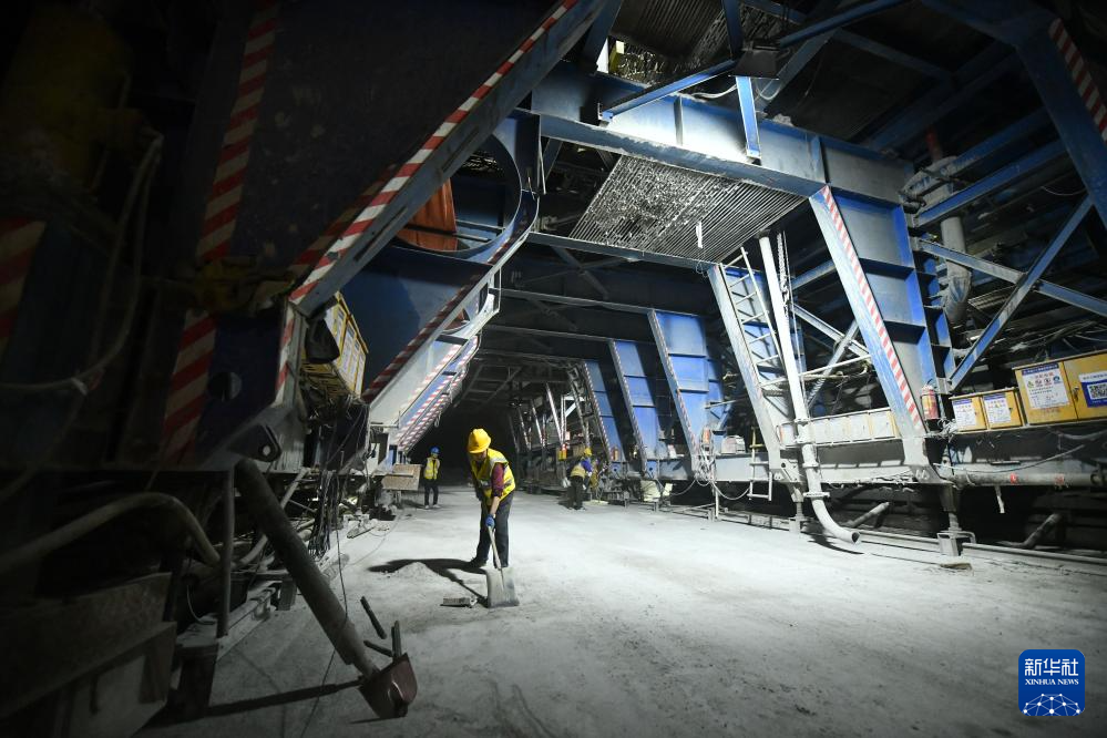 新春走基层丨施工团圆两不误——探访节前高速公路建设工地