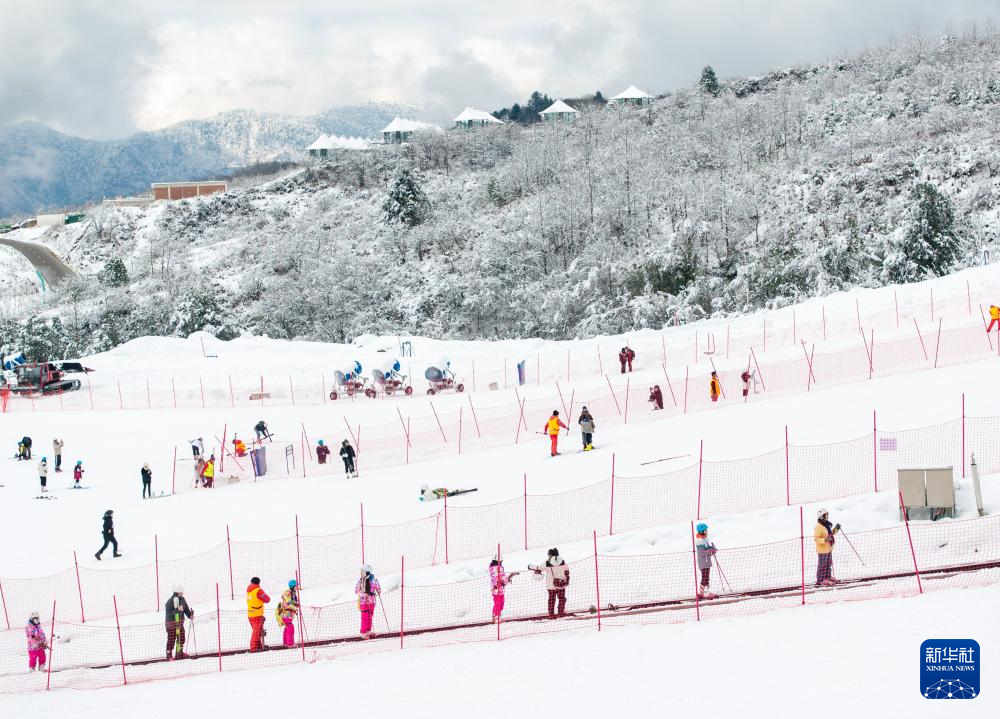 天空之眼瞰祖国——四川冰雪热 畅耍享冬趣