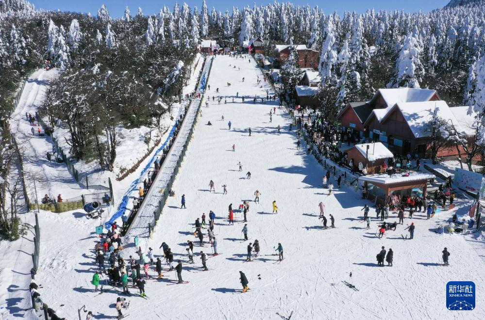 天空之眼瞰祖国——四川冰雪热 畅耍享冬趣