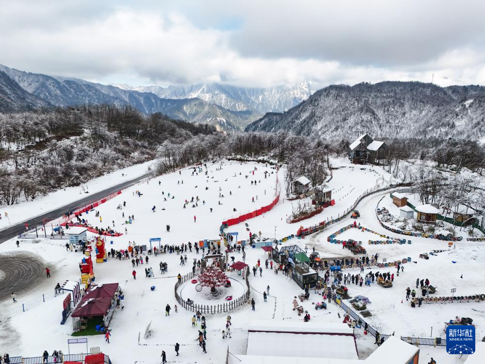 天空之眼瞰祖国——四川冰雪热 畅耍享冬趣