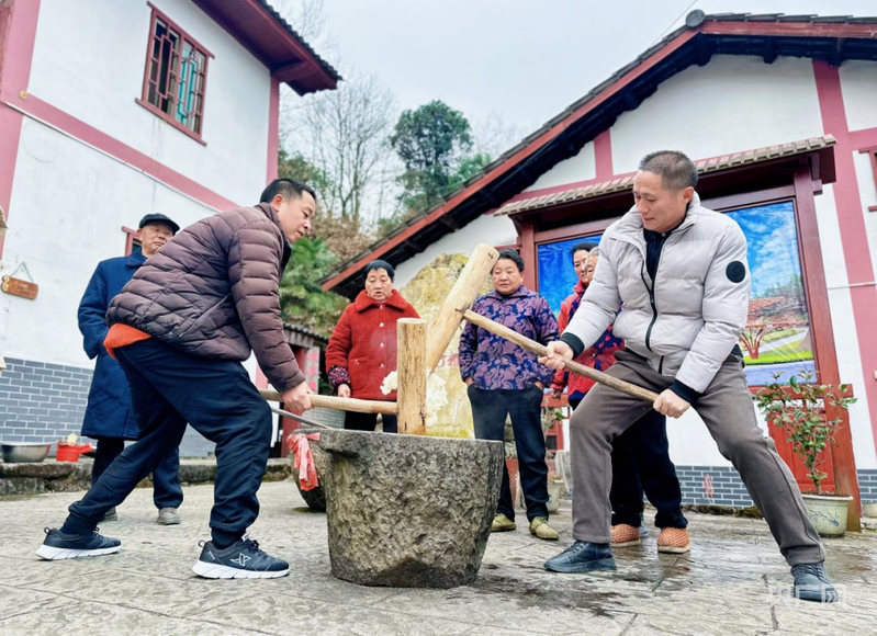 【牢记嘱托·看见美好中国】糍粑越打越黏 日子越过越甜