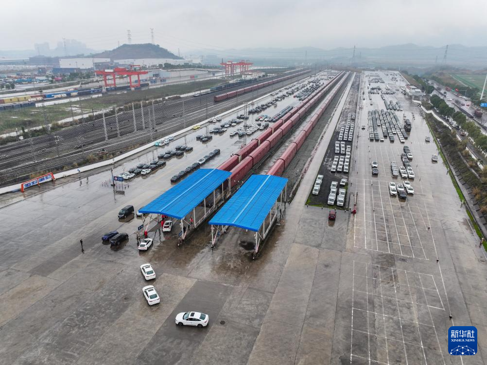 “渝车”出海迎来蛇年开门红