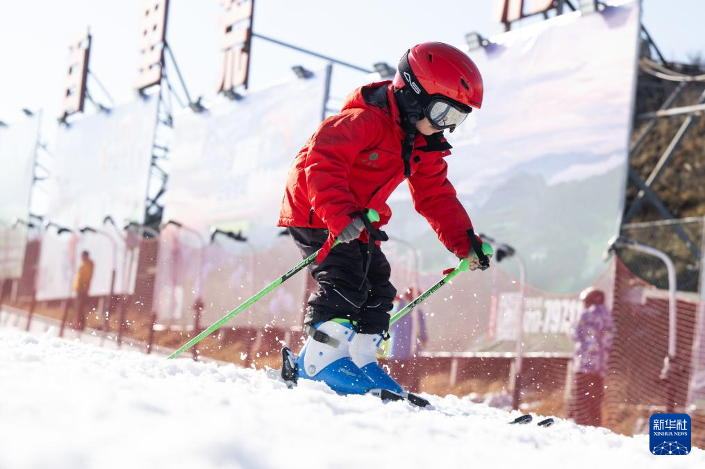 南国热雪：湖北冰雪运动“滑出”经济增长新动力