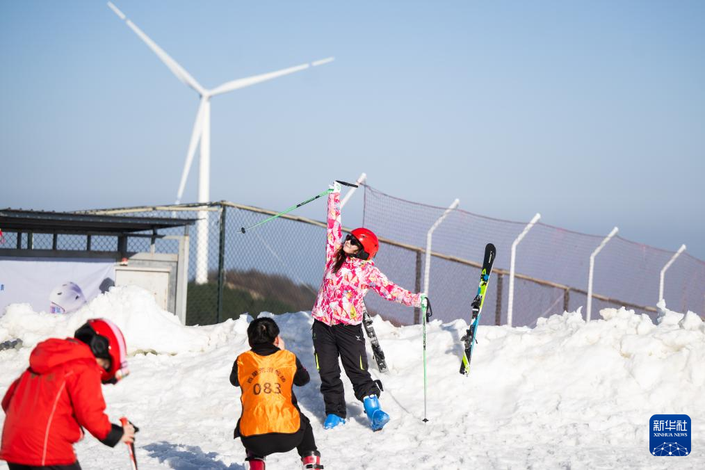 南国热雪：湖北冰雪运动“滑出”经济增长新动力