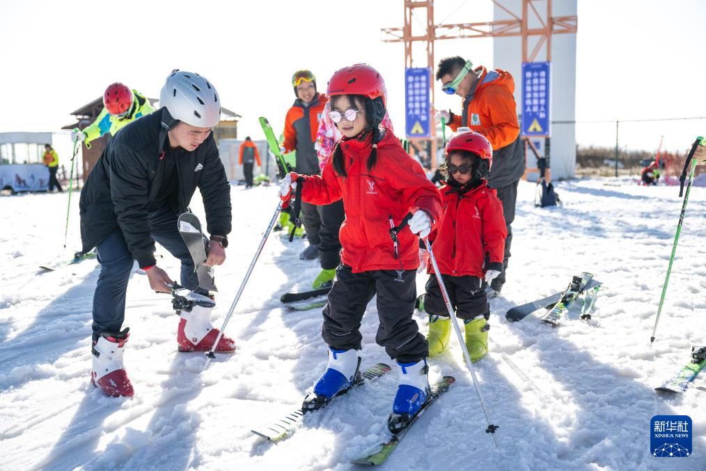 南国热雪：湖北冰雪运动“滑出”经济增长新动力