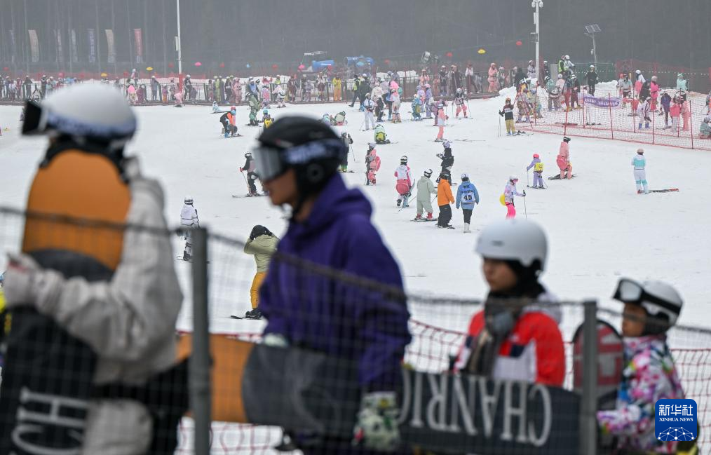 南国热雪：湖北冰雪运动“滑出”经济增长新动力