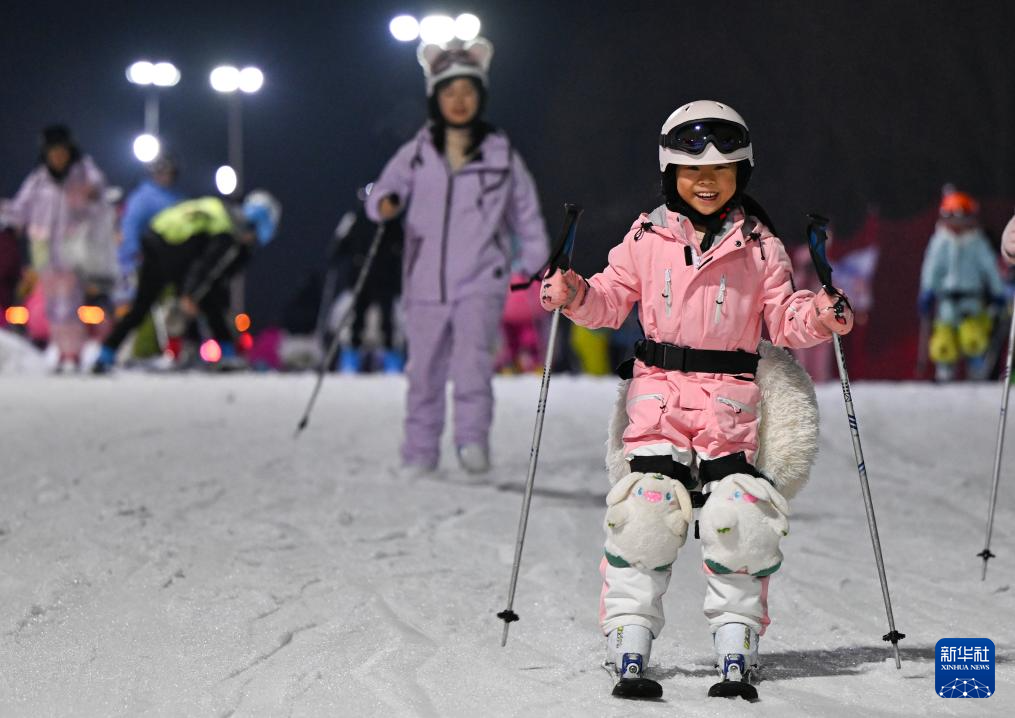 南国热雪：湖北冰雪运动“滑出”经济增长新动力